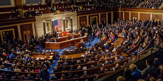 美众议院通过暂停债务上限的预算法案，并提交参议院
