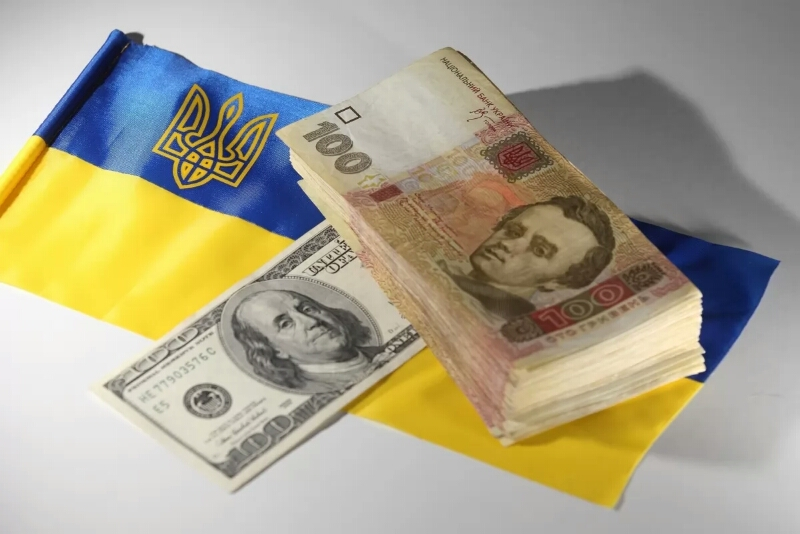 乌克兰有人向泽连斯基请愿，希望放弃本国货币，改用美元结算！