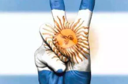 比索“先崩为敬”，阿根廷处于危机边缘，猜测：下一个会是谁？