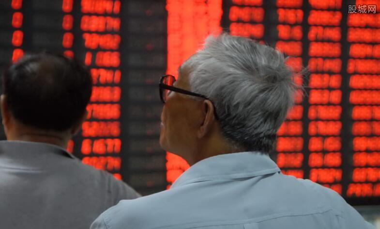 中国机长破5亿 相关上市公司股价节后有望大涨