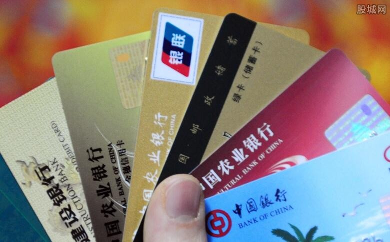 信用卡刷爆了会怎么样 信用卡刷爆有利于提额吗？