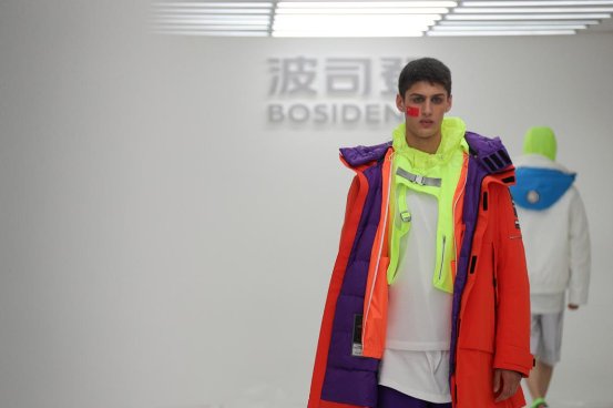 中国时尚为中国加油:波司登三亿捐赠后,惊艳伦敦时装周