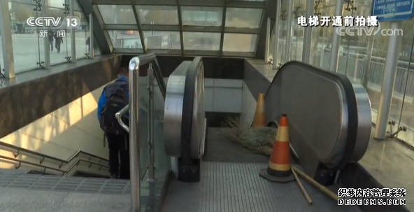 闲置8年！郑州火车站电梯恢复运行 白岩松:该检讨