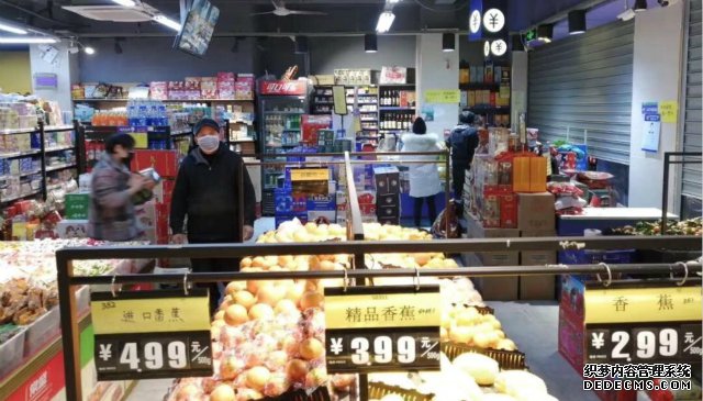 武汉交通停运后：一把蒜苗卖90元？超商紧急补货